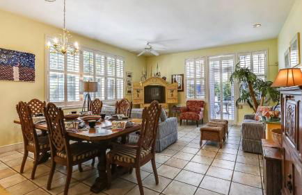 Trumans Hideaway by AvantStay Top Location w Patio BBQ Shared Pool Month Long Stays - Foto 5