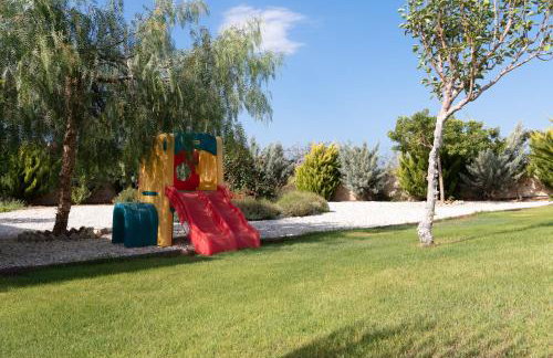 Alba Bianca Villa, Family Retreat with Heated Pool By ThinkVilla - Foto 13