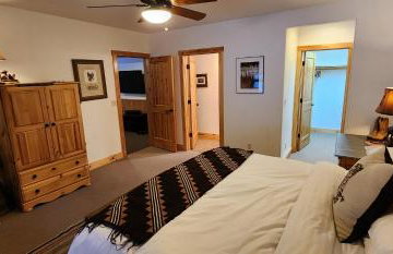 Sundance Spacious Vaulted Ceiling cabin, Hot tub, huge lawn - Foto 54