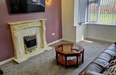 Family-Friendly Detached House Near Leeds and Bradford with Garden - Foto 9