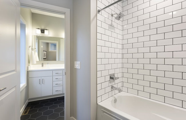 Lakefront Luxury - Photo 28