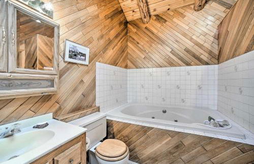 Pet-Friendly New York Cabin with Hot Tub and Game Room - Foto 23