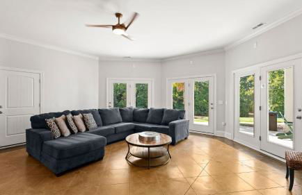 Lakefront 6bdr, Priv Dock, Game Room, Firepit Jake's Lake House by Avantstay - Foto 48