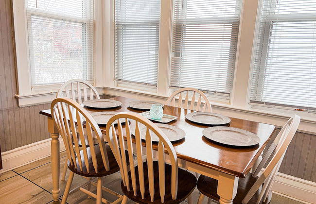 THE 1023 With Private Yard & Parking, Near Falls & Casino by Niagara Hospitality - Photo 18