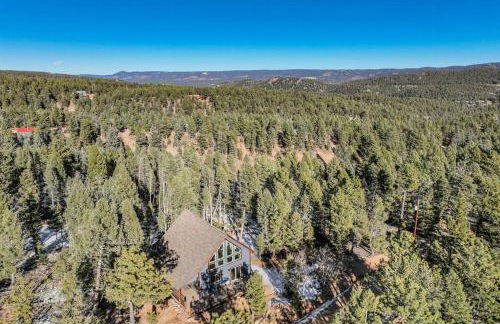 Rustic cabin charm w/ hot tub, arcade basketball - Foto 5