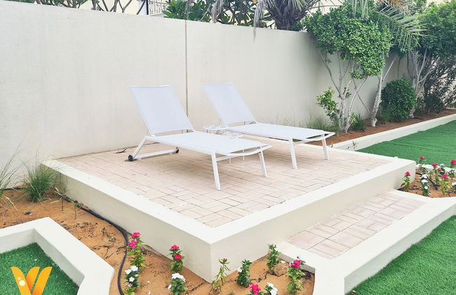 Venduras- Luxe 3BR Villa Jumeirah Park - Photo 20