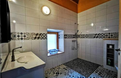 Gîte confortable près de la Cascade de la Beaume avec terrasses et parking privatif - FR-1-582-30 - Foto 15