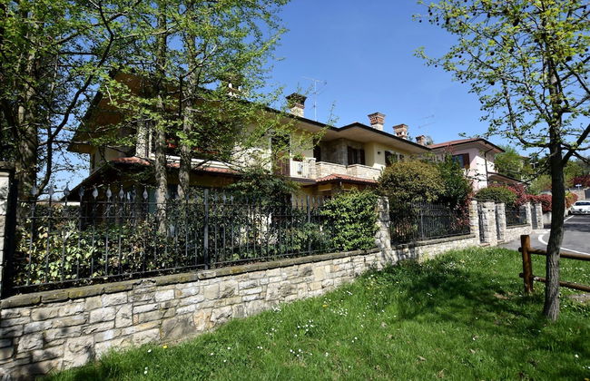 Luxurious Villa in Lombardy with Garden & Hot Tub - Photo 34