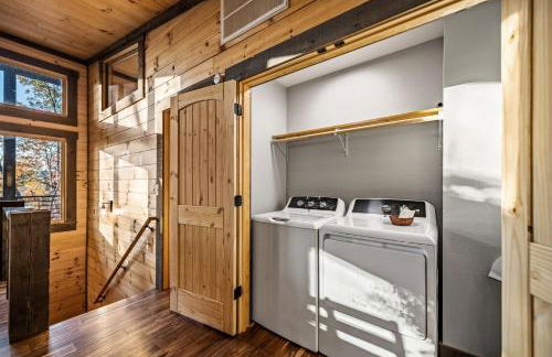 Chardonnay Chalet - Luxe Modern Chalet - Hot Tub, Wi-Fi, Fire Pit, Game Room, Amazing Deck - 15 min to Blue Ridge - Foto 77