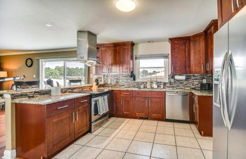 Luxe Lakefront Portsmouth Home: Fish, Swim & Play! - Foto 9