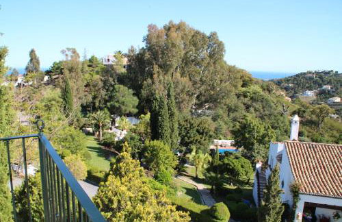 Paradisiacal Villa in Benahavís with Jacuzzi and Private Pool - Photo 22