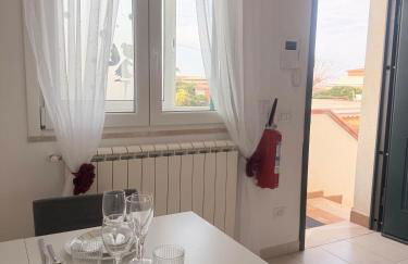 Azure Oasis with parking near the airport & beach - Foto 5