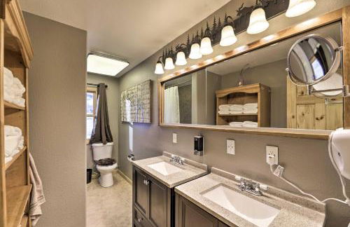 Centennial Cabin with Hot Tub, Sauna and Pool Table! - Foto 19