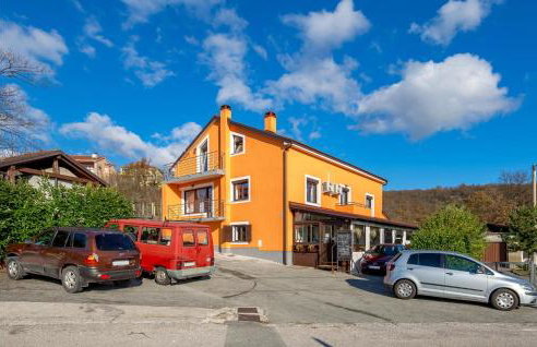 5 Bedroom Amazing Apartment In Viskovo - Photo 16