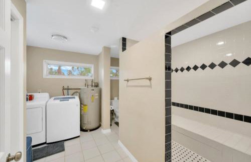 Home ON Key with pool, hot tub, putting green, arcade games, bike & mins to beach! - Foto 31