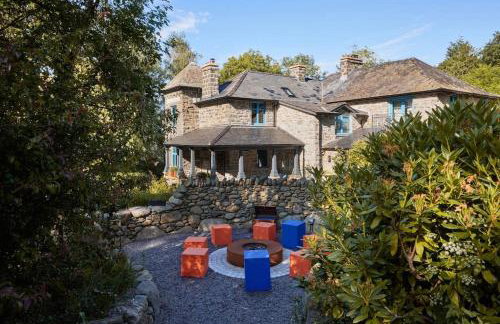 Ty Pandy Eclectic Luxury Family cottage Sleeps 8 adults and 2 children - Photo 17