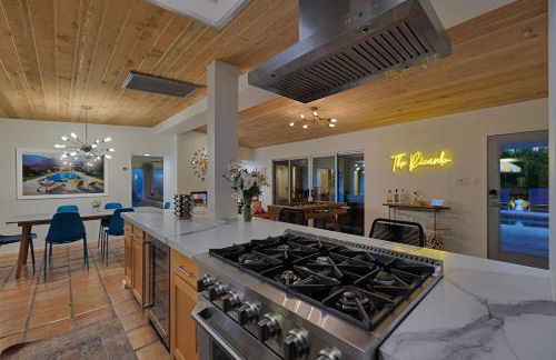 The Ricardo! Mid-Century Villa with Saltwater Pool - Foto 35