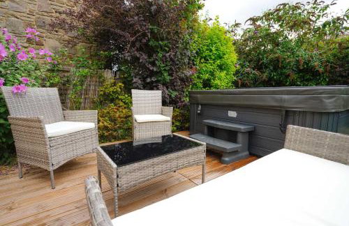 Bulls Head Historic Home With Garden And Hot Tub - Photo 17