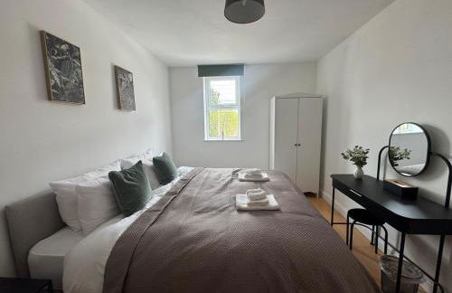 2 bed - 2 bath, gated parking, M62 J27 - Foto 10