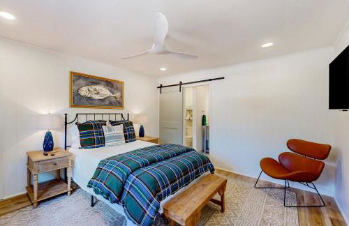 6 Mi to Lake Brookeland Home with Treehouse Vibes - Photo 12