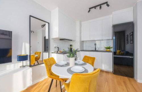 Elegant Apartment in Warsaw with Parking and Desk for Remote Work by Noclegi Renters - Foto 15