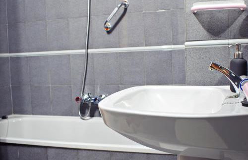 Amplio y luminoso apartamento cerca del centro y la playa con piscina y parking privado - Foto 40