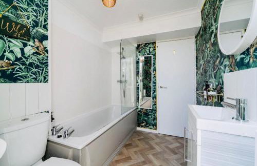 Sleek 2 Bedroom Apartment - Foto 16