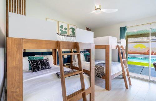 Spacious Yard, Sparkling Pool & Spa, Firepit, 9beds! - Photo 30