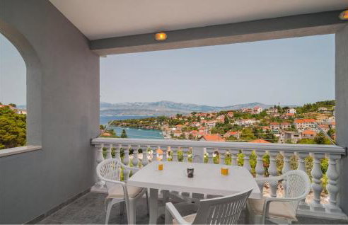 Gorgeous Apartment In Supetar-Splitska - Photo 1