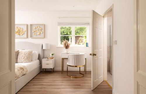 Luxurious Snowdrop Cabin with Private Hot Tub - Photo 18