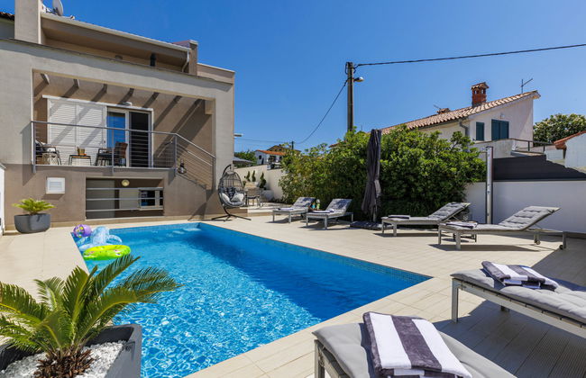 Albona Luna - Foto 1