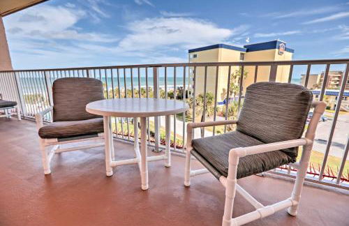 Oceanfront Cocoa Beach Condo with View Walk to Pier - Foto 13