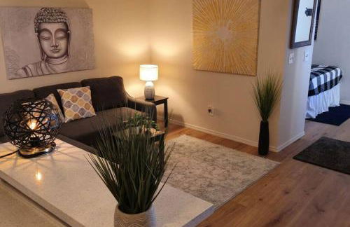 Cozy Updated Cove of Heaven, 5mins to Lake Hefner! - Photo 1