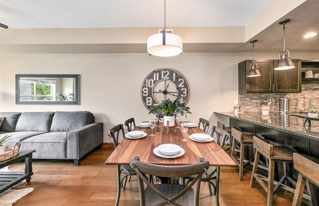 Spectacular Townhome Near Breweries and River District! - Foto 26