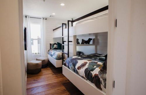 Townhome w Private Hot Tub Air Hockey and more - Foto 22