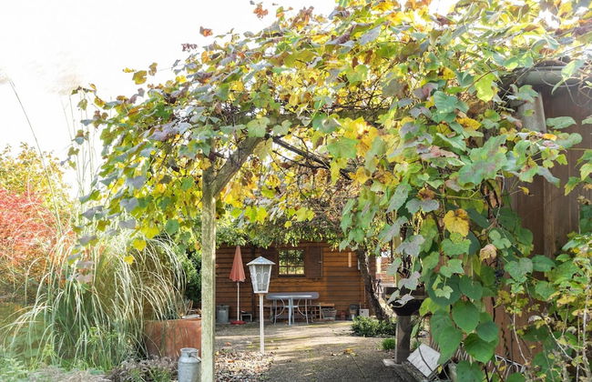 Charming Holiday Home With Private Garden - Photo 35