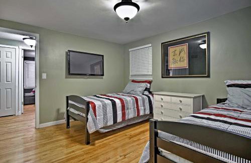 Suburban Detroit Home with Porch, Yard and Fire Pit! - Foto 25