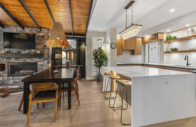 Chalet Monashee-brand New High End W/amazing Views - Photo 19