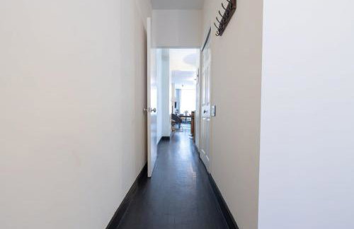 E10-1 Designer East Village Townhouse 1BR - Foto 61