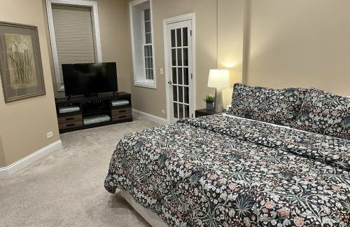 The Wrigleyville Deluxe -Steps from Wrigley Sleeps 10 - Foto 2