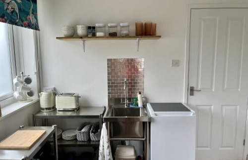 Taylor Way - Superb Apartment with Living Room and Private Gated Parking - Foto 51