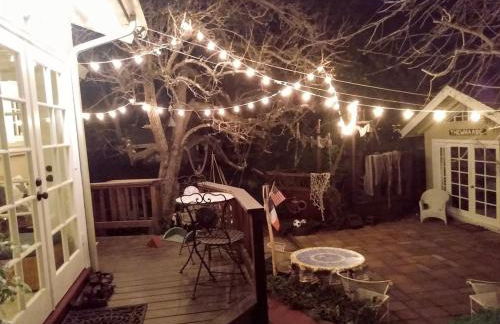 Summer-house OASIS on quiet street in ROCKRIDGE - Photo 1