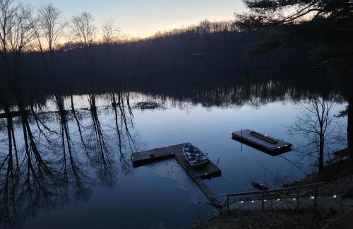 Spacious 5 Bedroom Cabin with Riverview & Black Lake Access - Foto 20