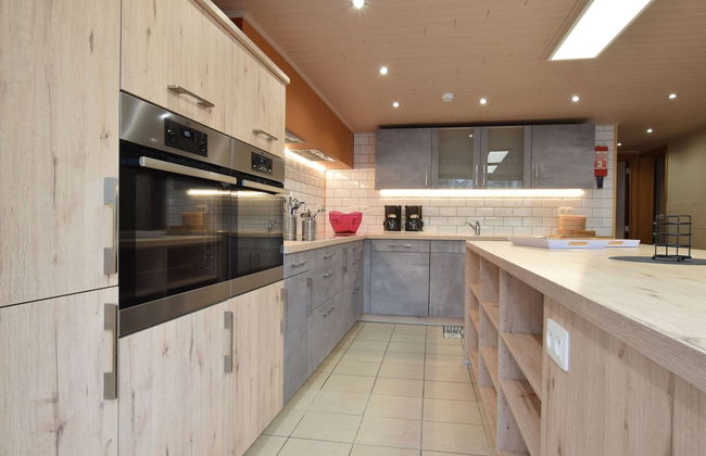 Luxury House with Indoor Pool, Sauna, Hot Tub - Photo 10