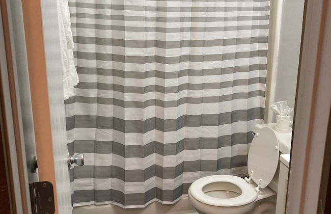 Gold Suites Rentals - Photo 16