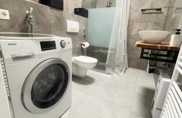 Schönes Zimmer in einer 3er WG-Wohnung geeignet für einen Mann shared apartment - Foto 16