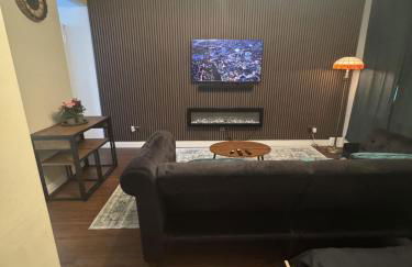 Timeless Spacious 1bedroom Duplex apartment with balcony in Shoreditch - Photo 3