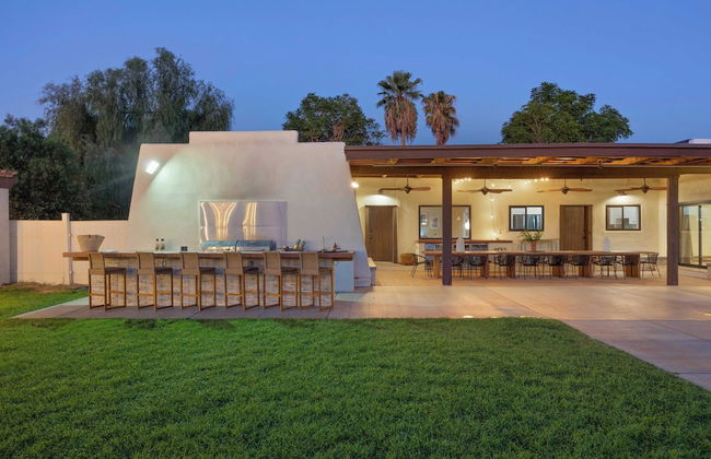 Sleeps 20! Architectural Mansion w/ Pool, Indoor Tennis Court, Game Room Starlight Estate by Avantstay - Foto 51