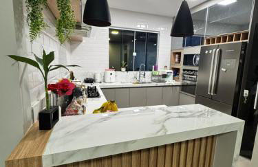 Casa da Maga com piscina no Jd Cataratas Foz - Foto 3