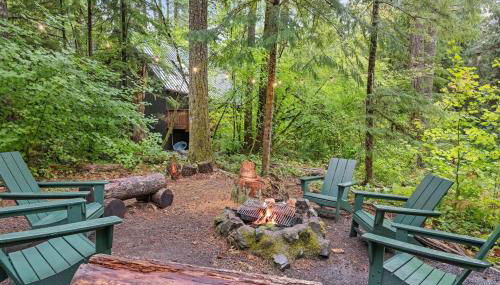 ZigZag Basecamp · Cozy Cabin Perfect for Nature Escapes w/ Hot Tub - Photo 5